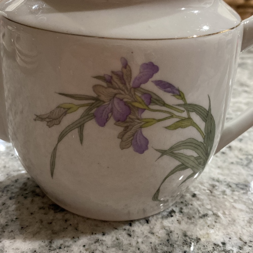 Vintage 1990’s Shadow Iris White Porcelain Teapot with Purple Floral Motif! - Picture 6 of 9
